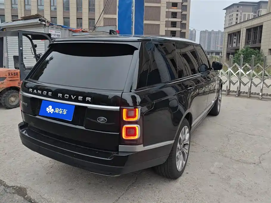 Land Rover Range Rover 2021 3.0 L6 Heritage Extended Classic Edition фото 3