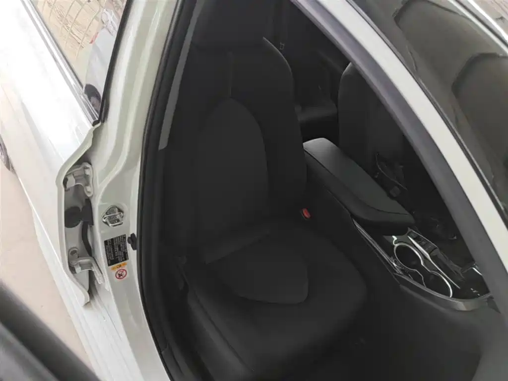 Toyota Camry 2018 2.0S Sport Edition фото 25
