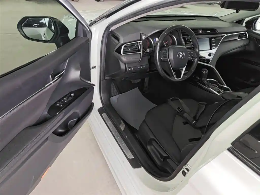 Toyota Camry 2018 2.0S Sport Edition фото 16