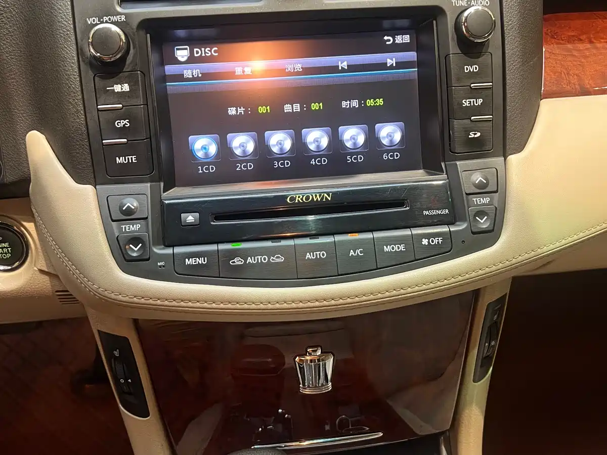 Toyota Crown 2012 2.5L Royal Navigation Edition фото 27