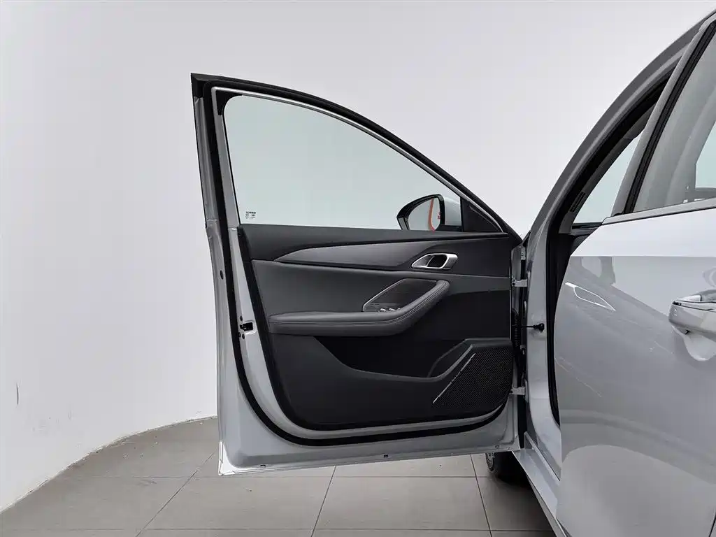 Geely Galaxy Galaxy A7 2025 EM-i 150km Premium Edition фото 8