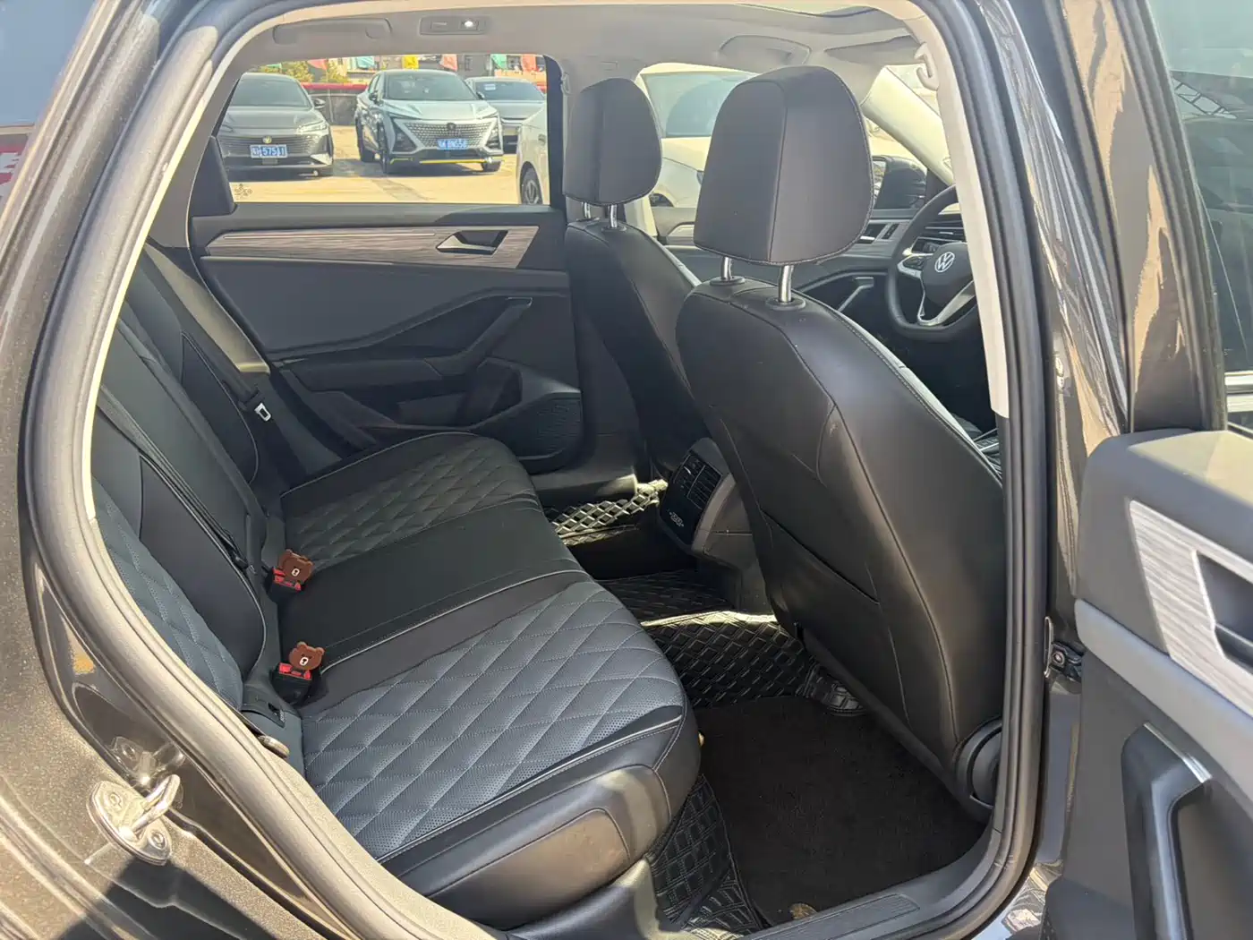 VOLKSWAGEN SAGITAR