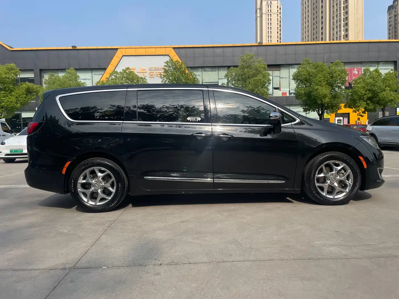 Chrysler Grand Voyager (Import) 2017 3.6L Premium Edition фото 5