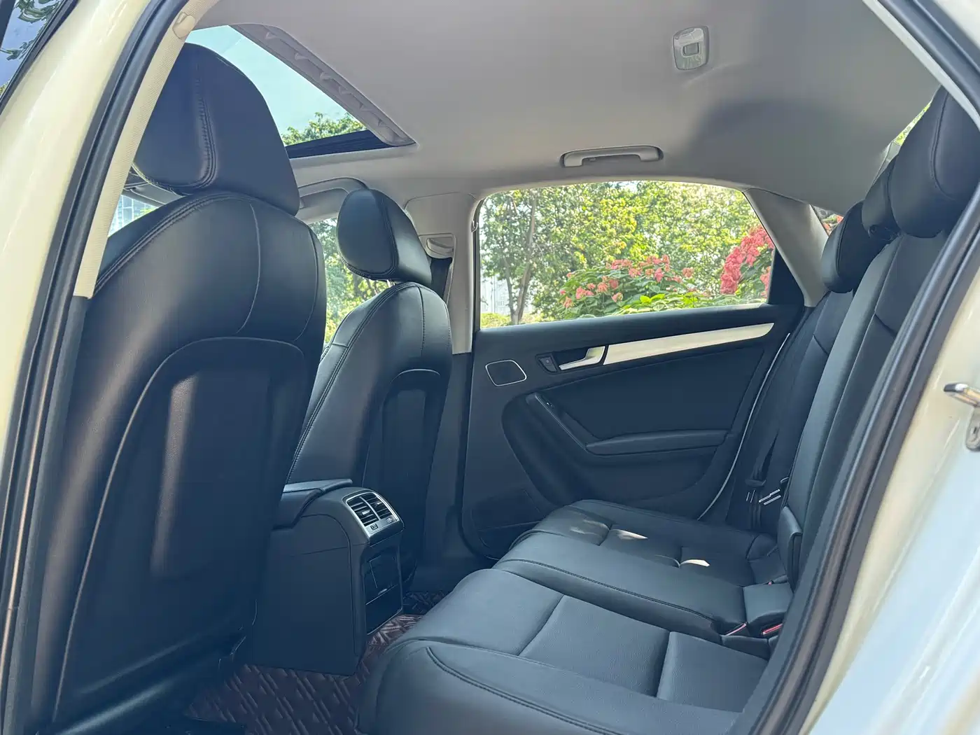 Audi A4L 2015 45 TFSI quattro Individual Sport фото 11