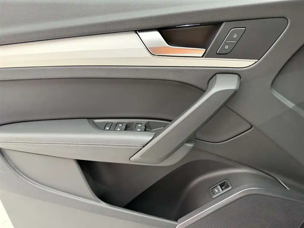 Audi Q5L 2020 Facelift 40 TFSI Honor Fashion фото 21