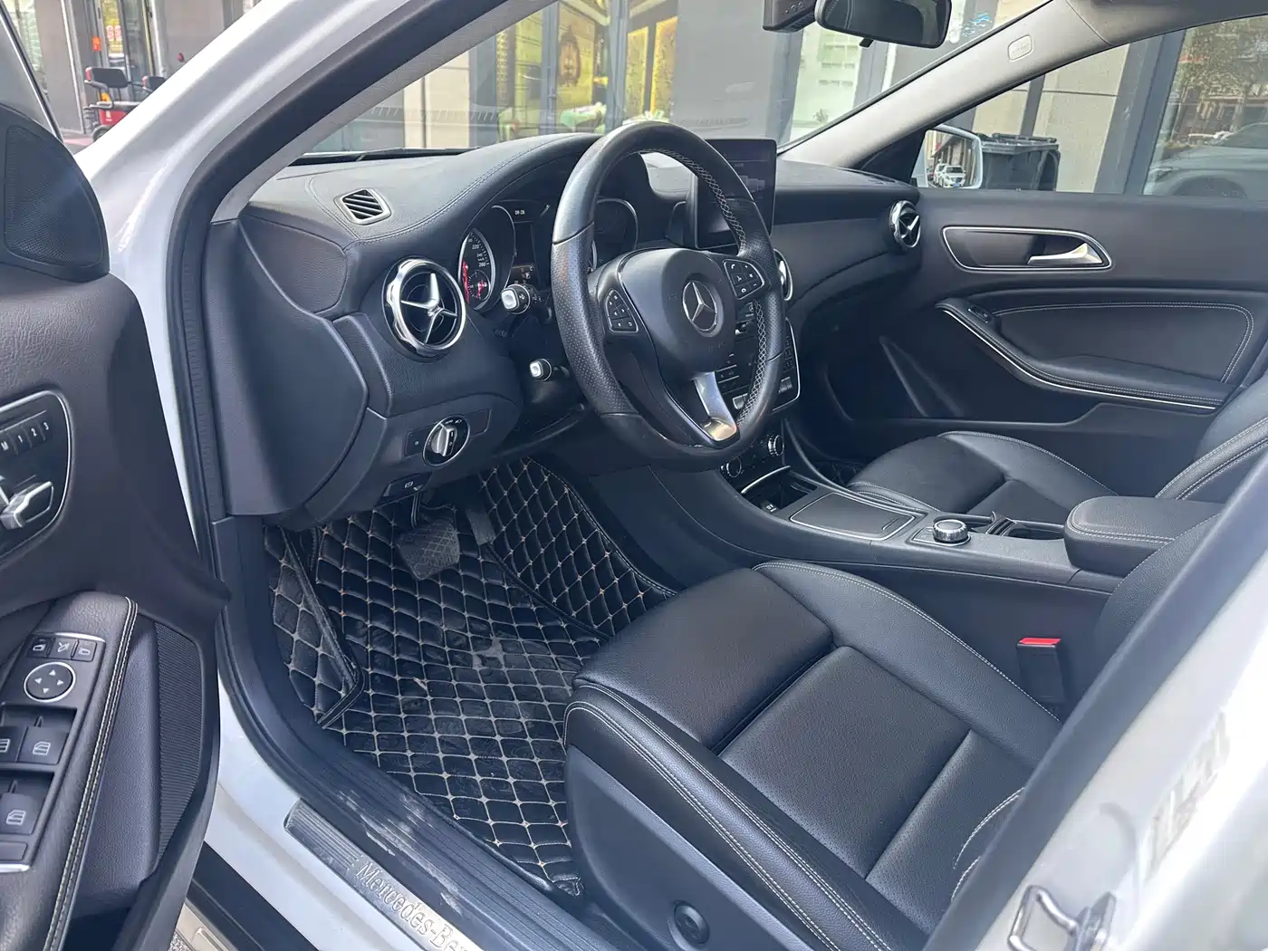 Mercedes-Benz GLA 2018 GLA 200 Fashion фото 12