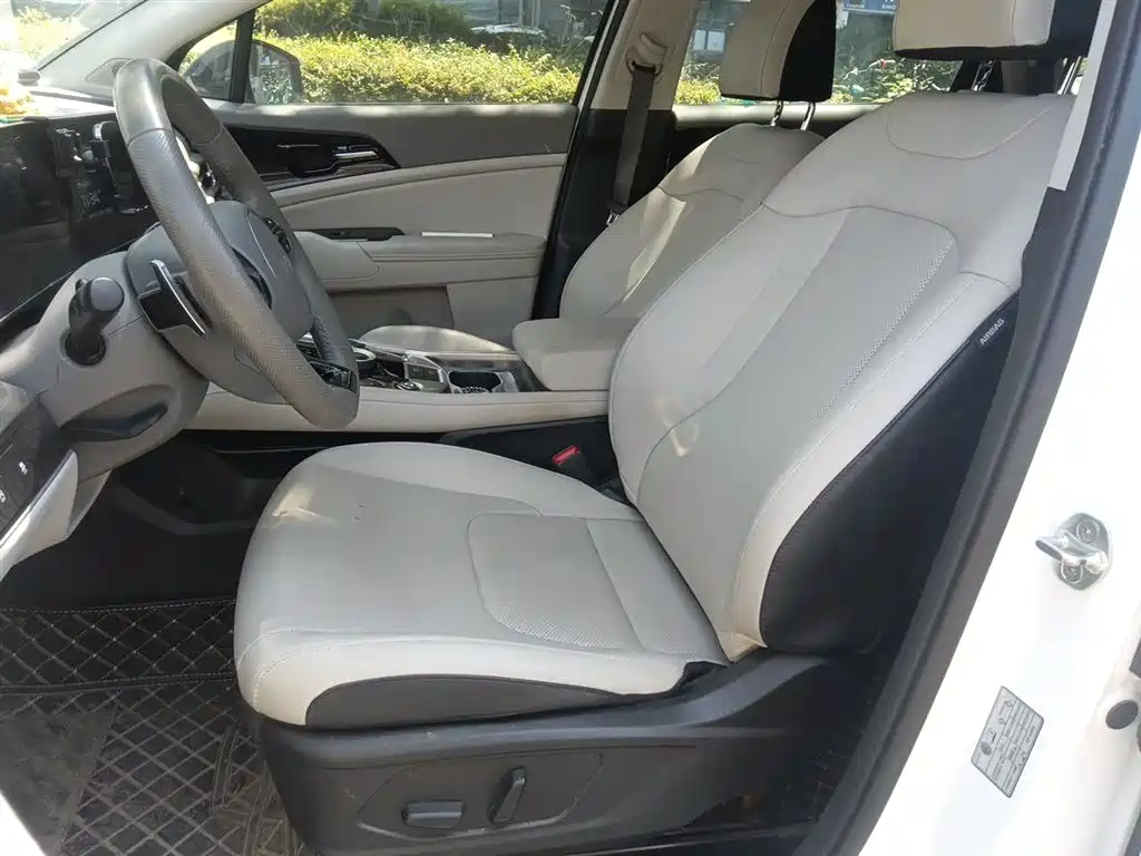 Kia Sportage 2023 1.5T 2WD Premium Edition фото 8