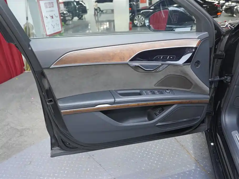 Audi A8 2019 Facelift Plus A8L 50 TFSI quattro Luxury фото 13