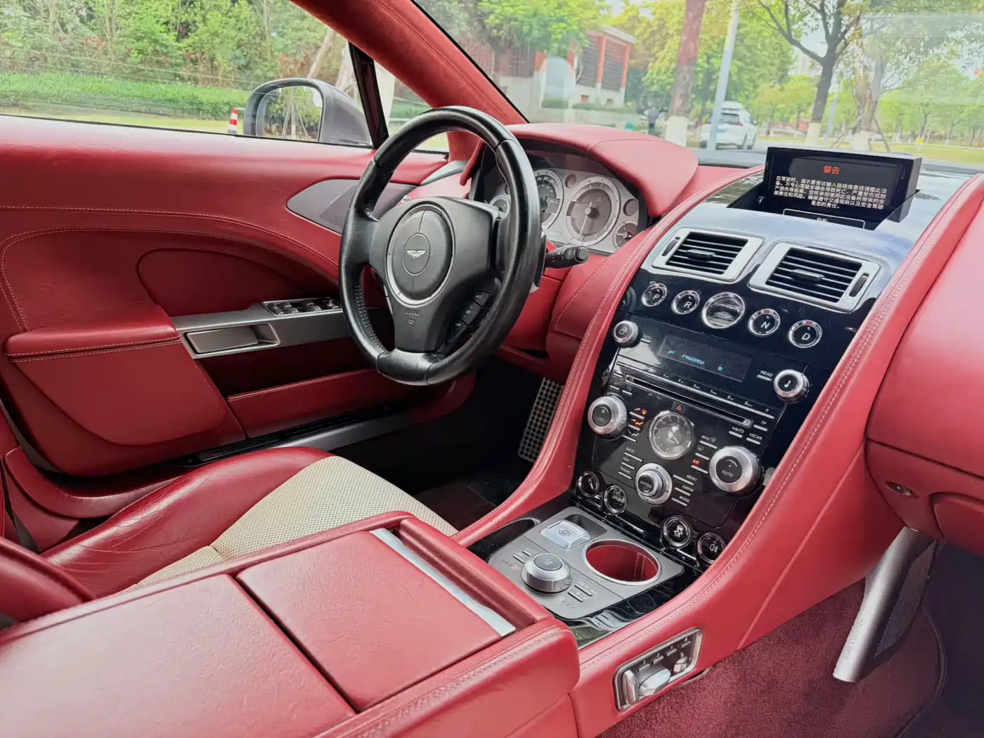 Aston Martin Rapide 2010 6.0L фото 11
