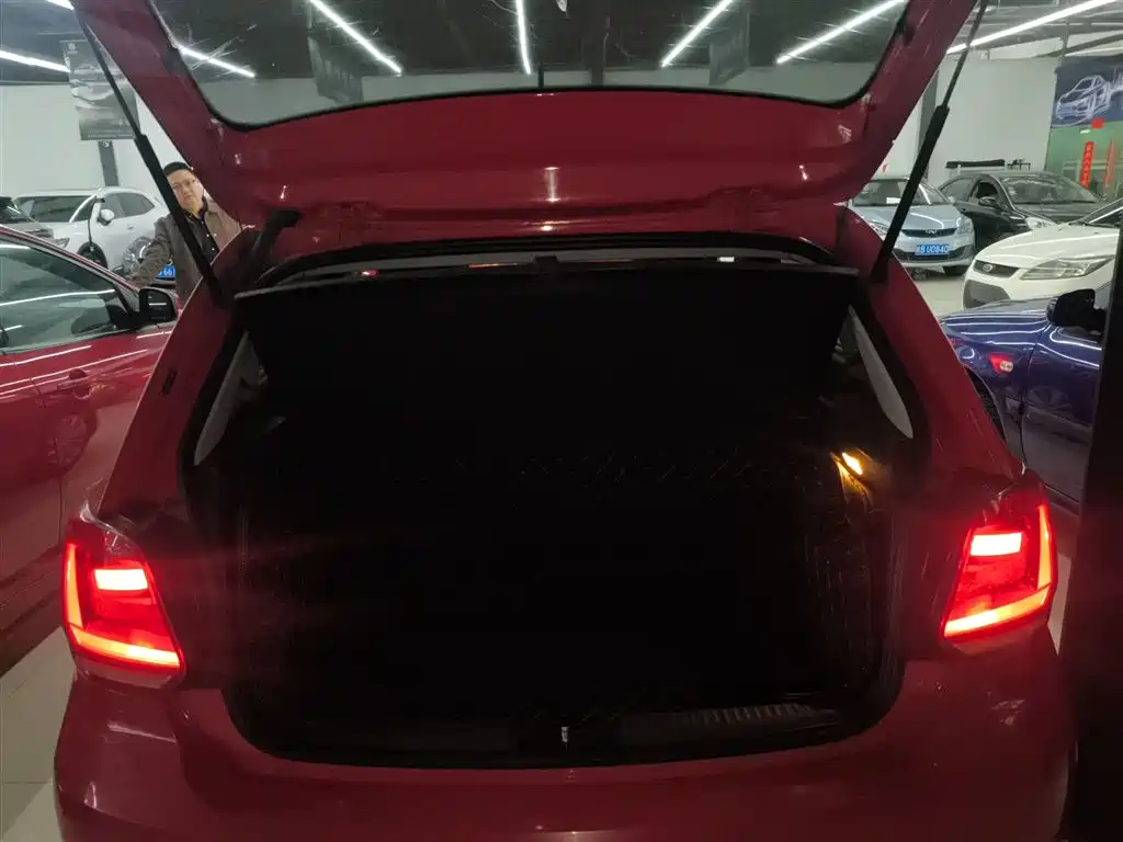 Volkswagen Polo 2016 1.6L Automatic Comfort фото 15
