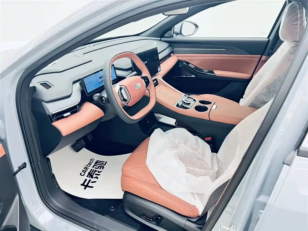 Geely Galaxy Galaxy L6 2025 EM-i 140km Explorer+ Edition фото 13