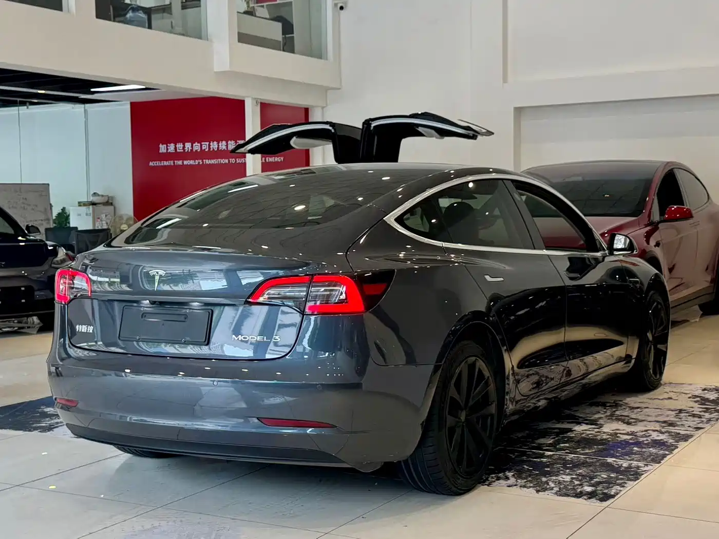 Фото 15 - Tesla Model 3