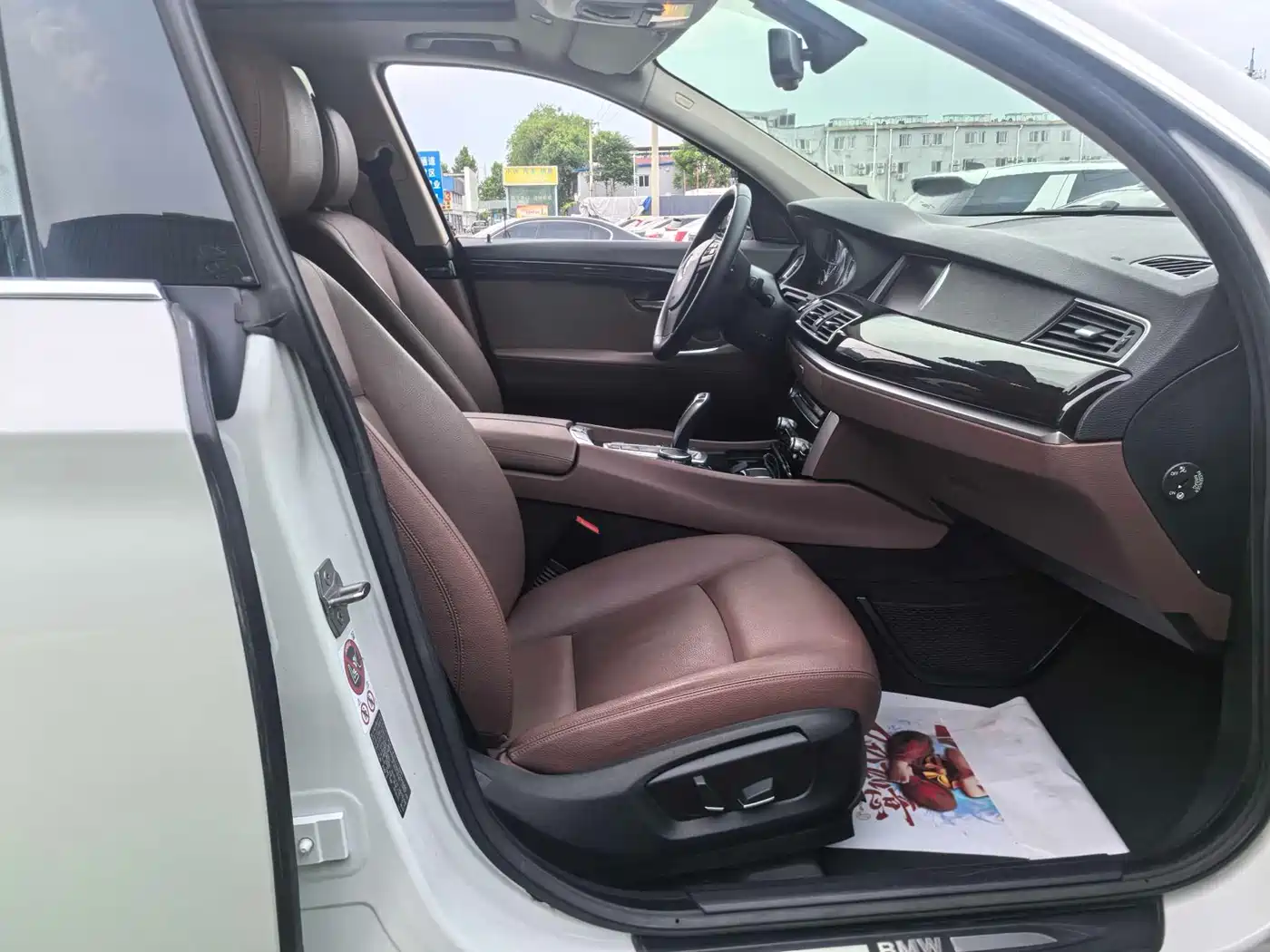 BMW 5 Series GT 2015 528i Leading фото 16