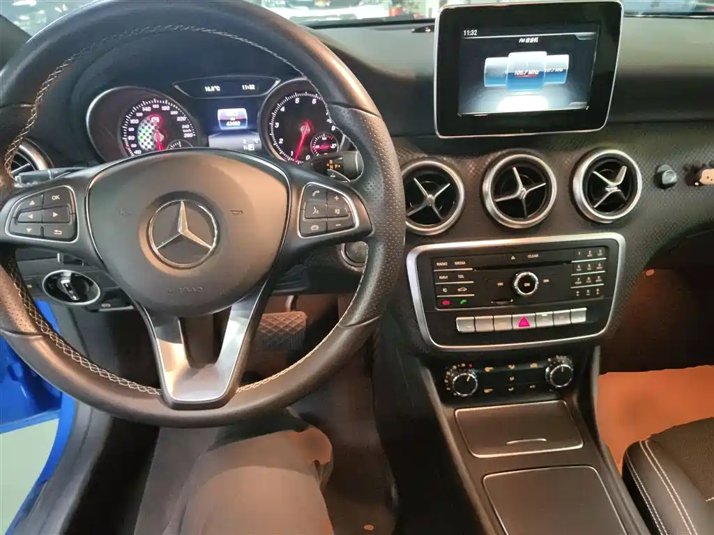 Mercedes-Benz A-Class (Import) 2017 Facelift A 200 Fashion фото 6
