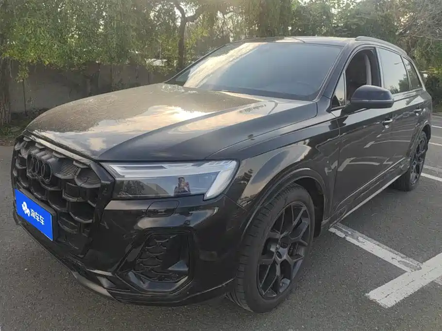 Audi Q7 2024 45 TFSI quattro S line Black Warrior
