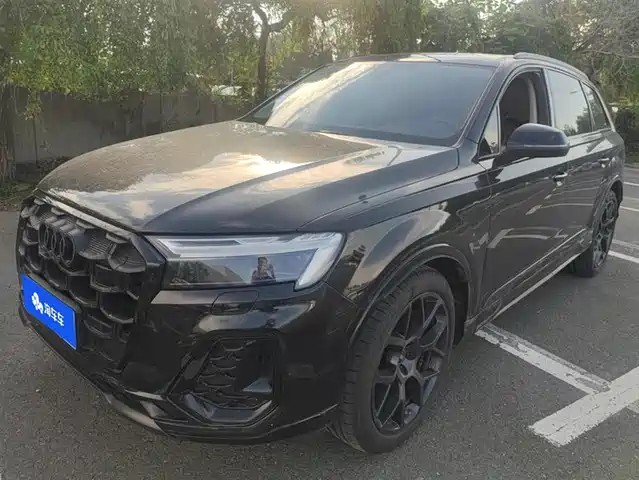 Audi Q7 2024 45 TFSI quattro S line Black Warrior