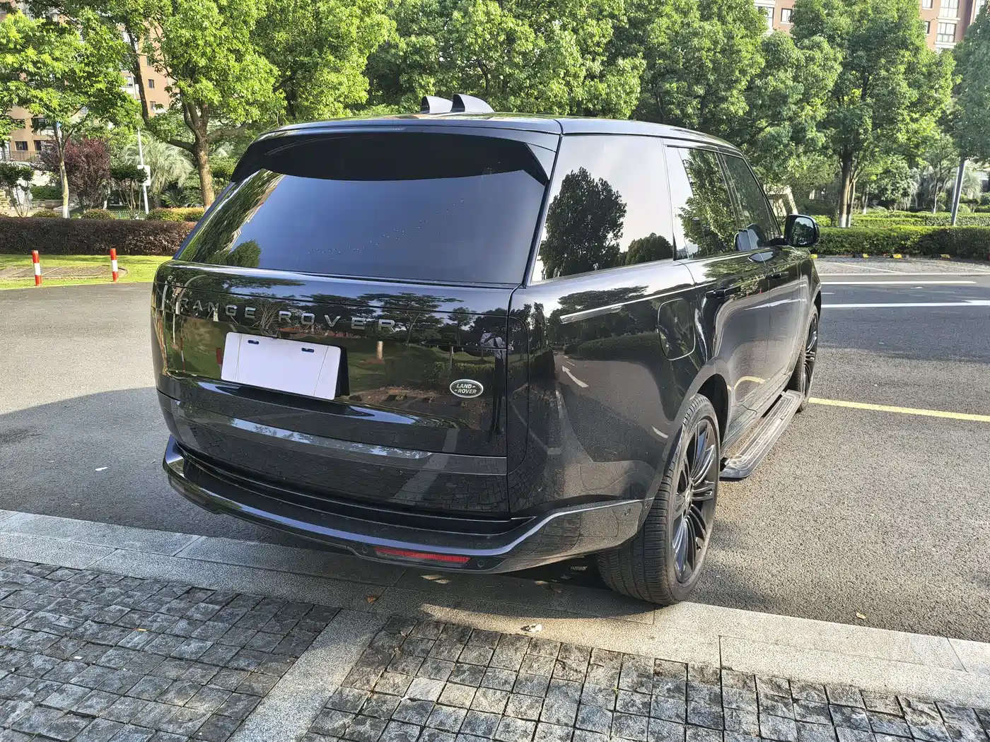 Land Rover Range Rover 2024 3.0 L6 360PS Golden Age Edition фото 10