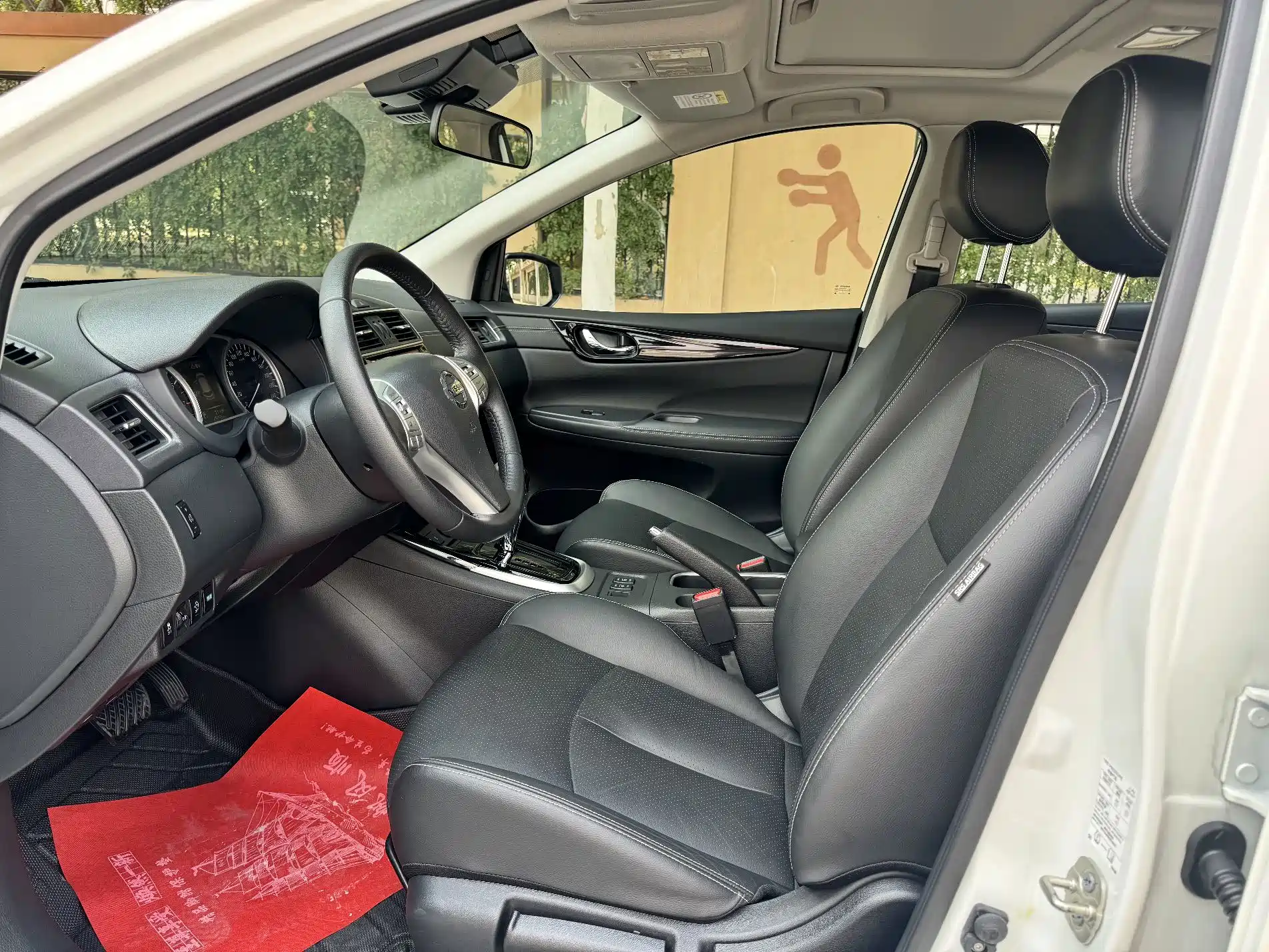 Фото 4 - Nissan Tiida
