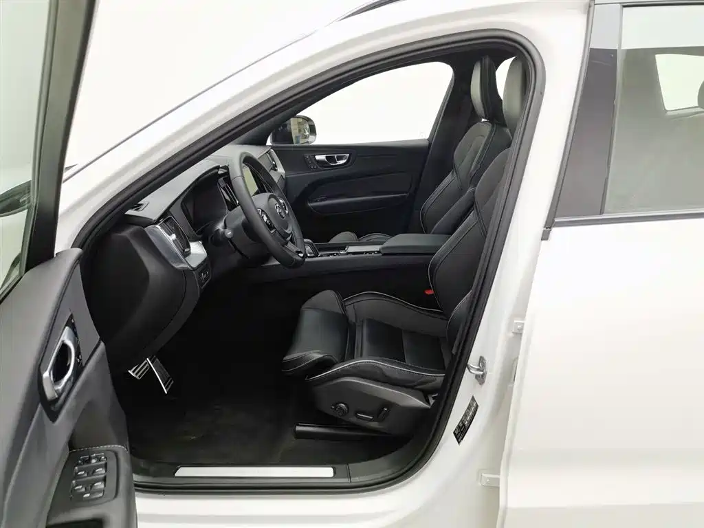 VOLVO XC60 PLUG IN HYBRID