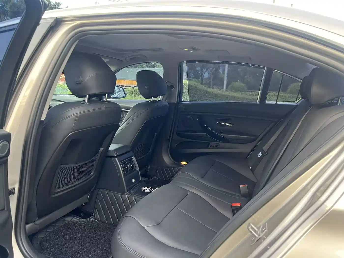BMW 3 Series 2018 318Li фото 9