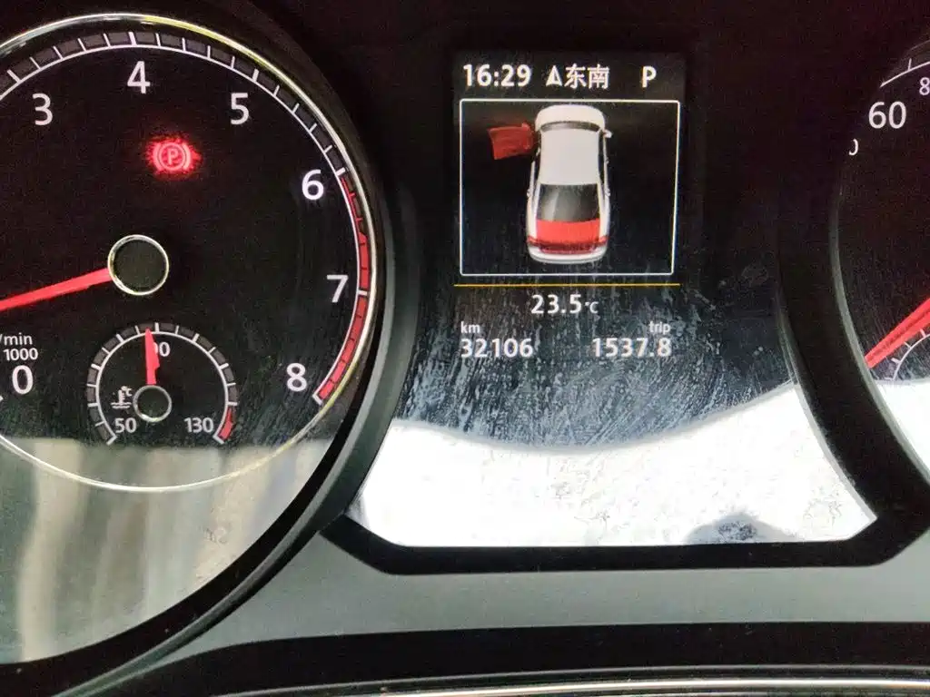 Volkswagen Passat 2017 330TSI DSG Luxury фото 5