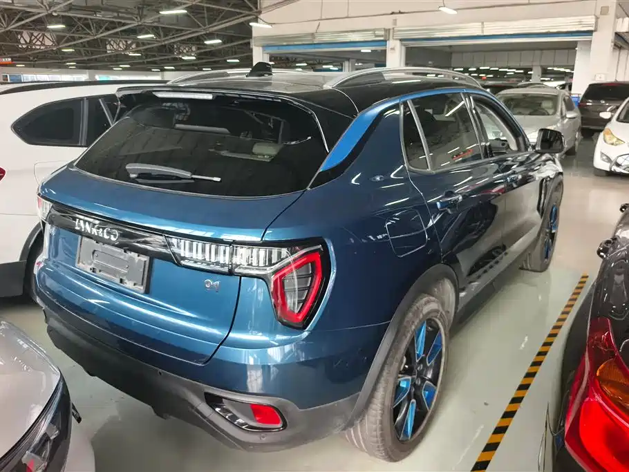 Lynk & Co 01 2017 2.0T 2WD Pro Shine Edition фото 3