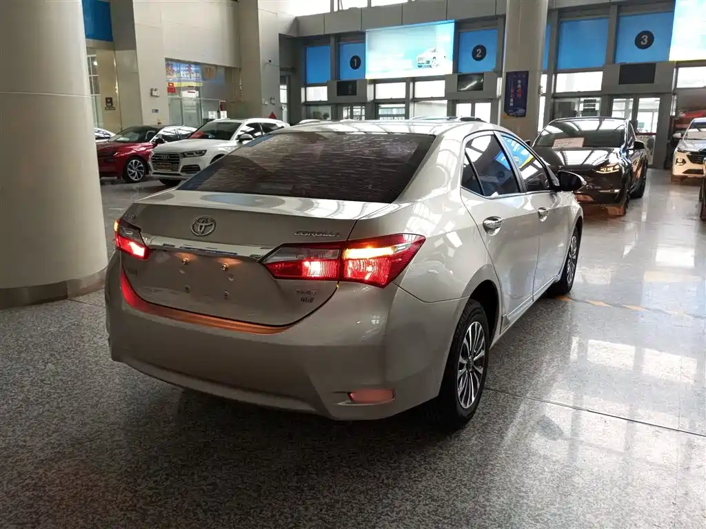 Toyota Corolla 2017 Facelift 1.2T S-CVT GL-i фото 5
