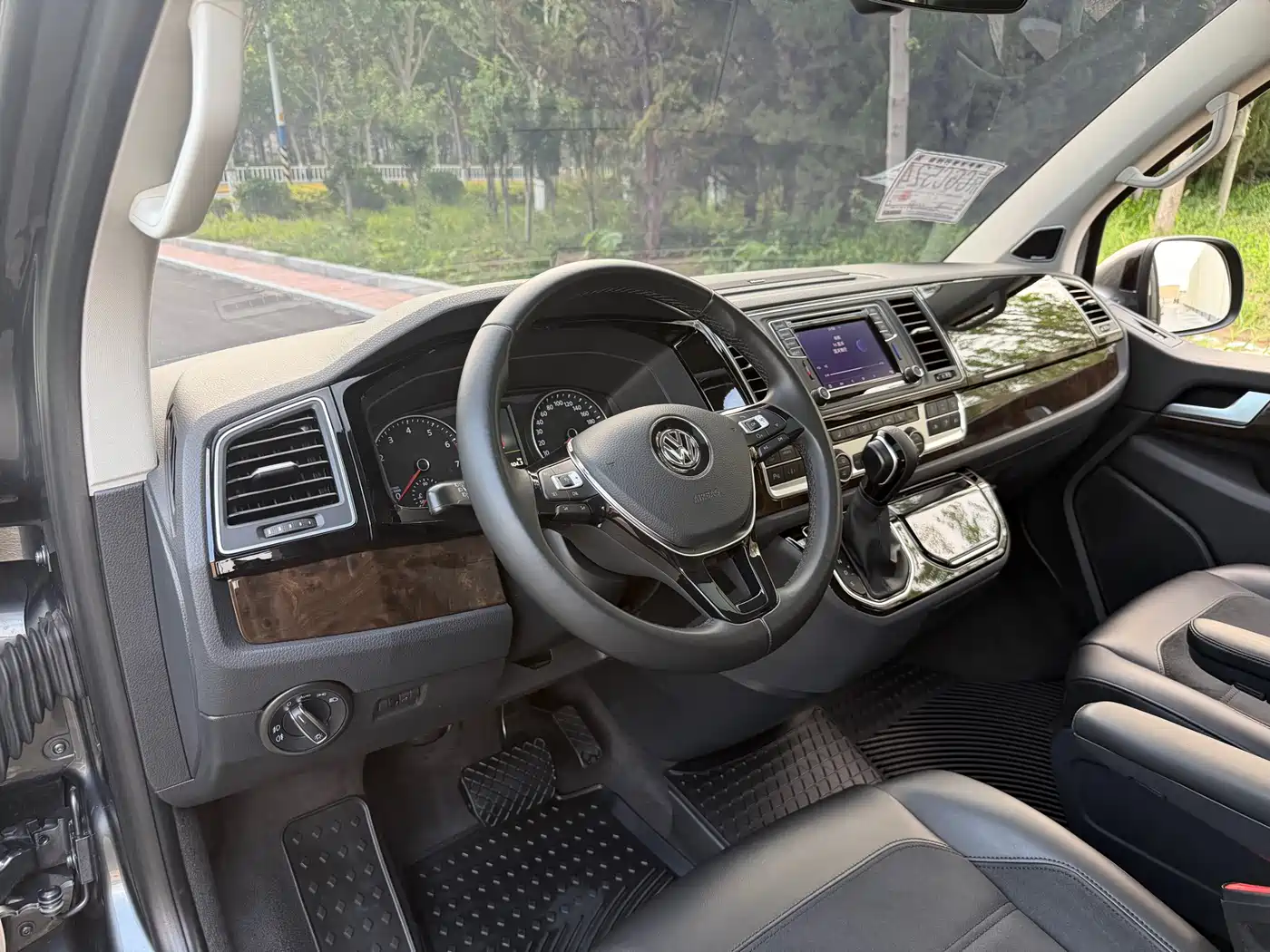 Volkswagen Multivan 2018 2.0TSI 4WD Explorer Edition 7-Seater фото 10