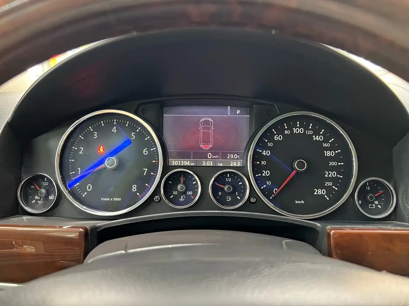 Volkswagen Touareg 2007 4.2L Premium фото 30