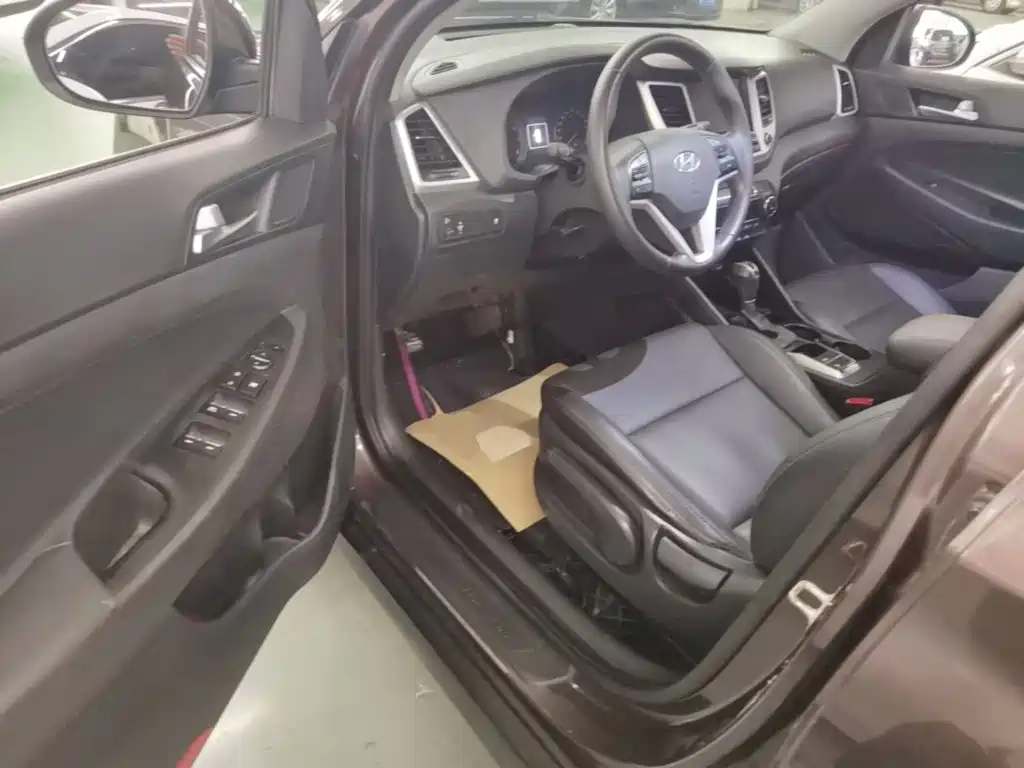 صورة 16 - Hyundai Tucson