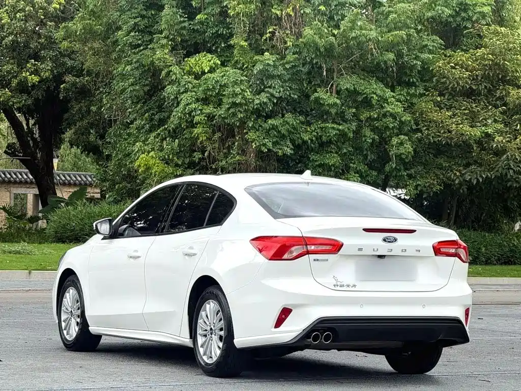 Фото 5 - Ford Focus