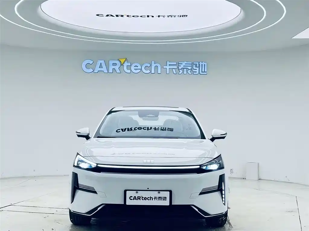 Geely Galaxy Galaxy L6 2025 EM-i 140km Explorer+ Edition фото 3
