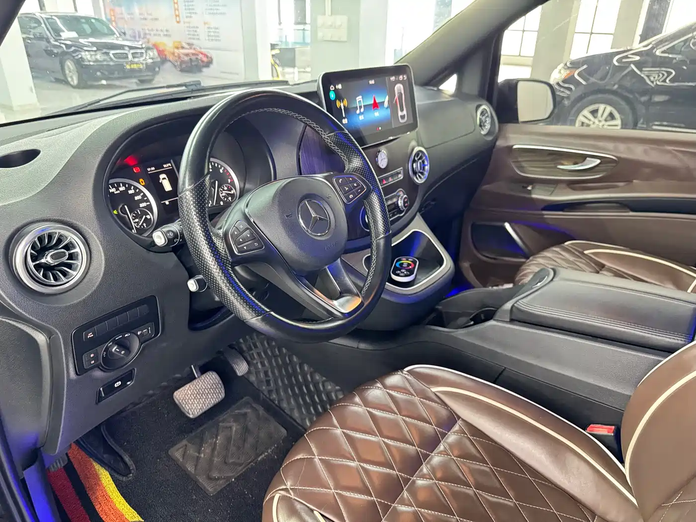 Mercedes-Benz Vito 2018 2.0T Business Edition China VI фото 8