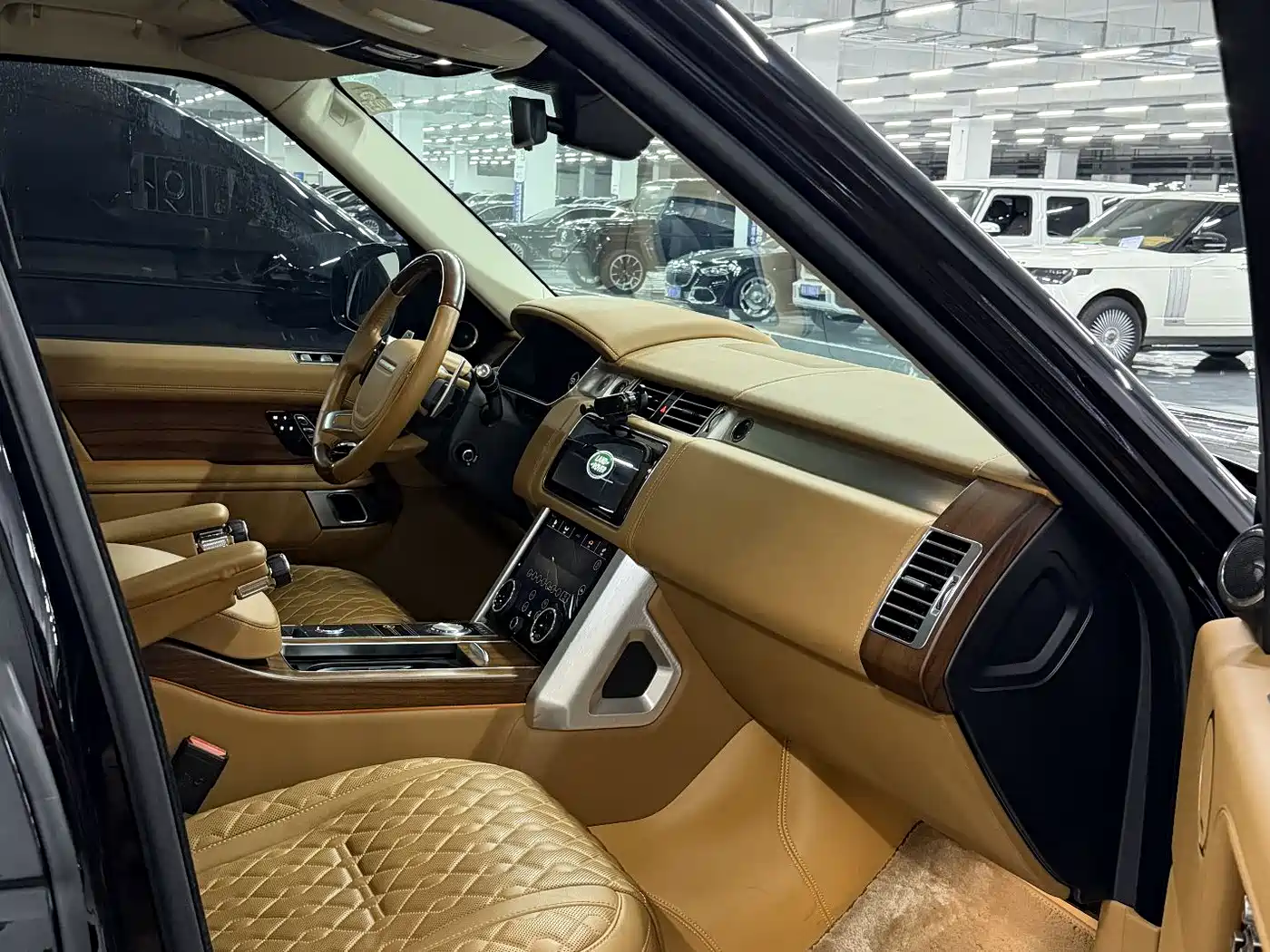 Land Rover Range Rover 2021 5.0 SC V8 SVA Apex Genesis Extended Edition фото 5