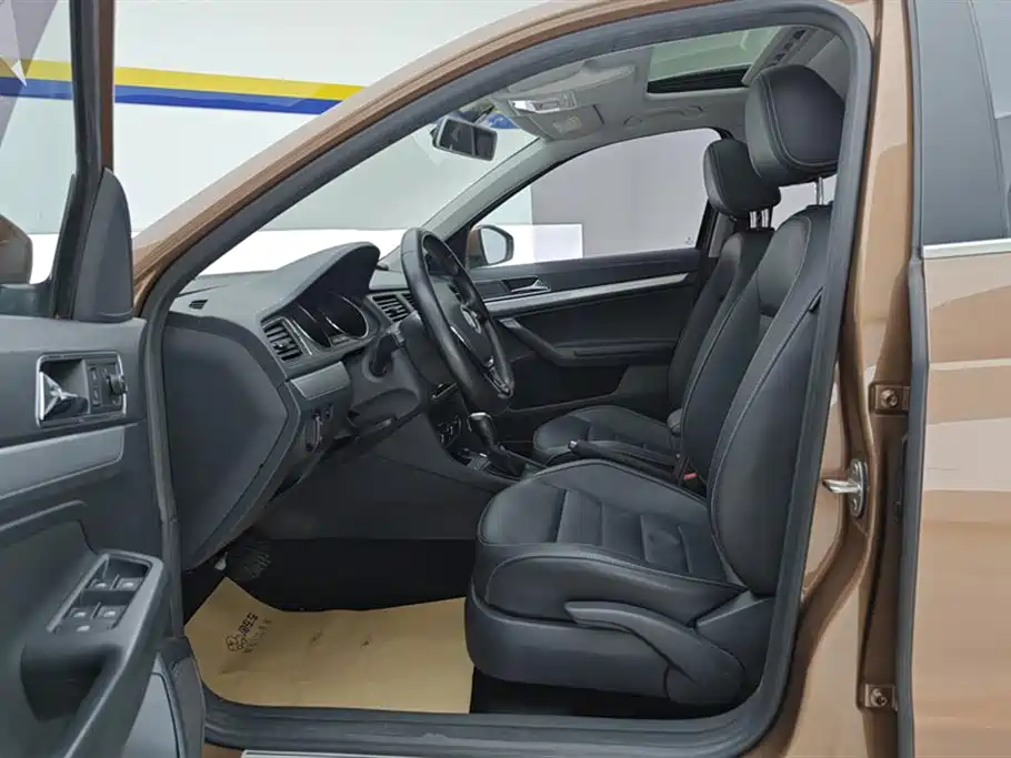 Volkswagen Lavida Tour 2017 180TSI DSG Comfort Edition фото 9