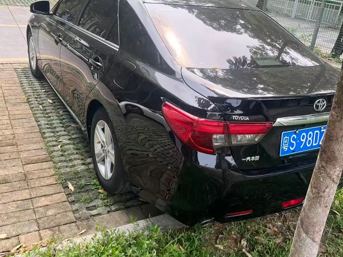 Toyota Reiz 2013 2.5V Elite Edition фото 4