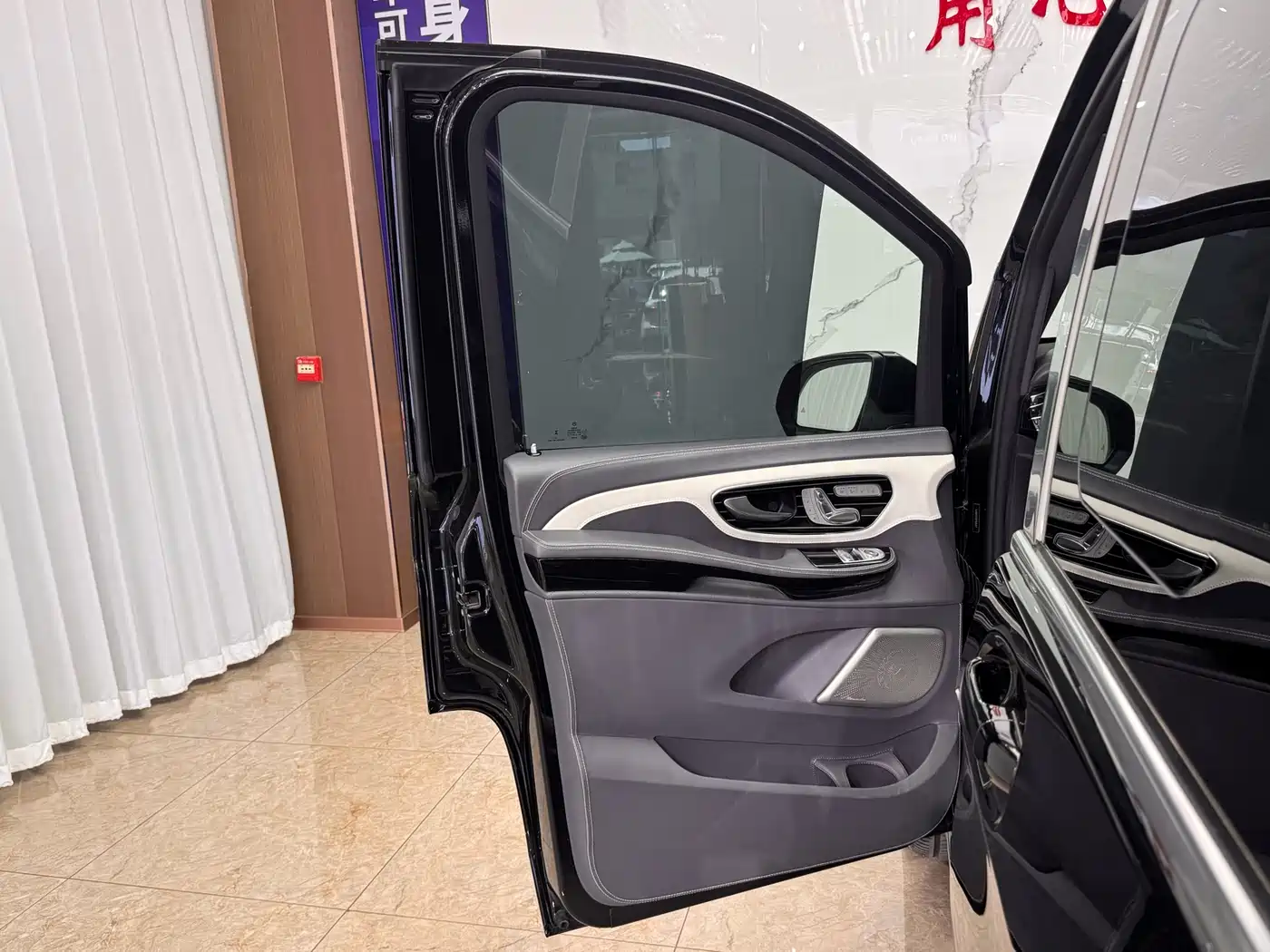 Mercedes-Benz V-Class 2022 V 260 L Long Wheelbase Luxury Edition фото 18
