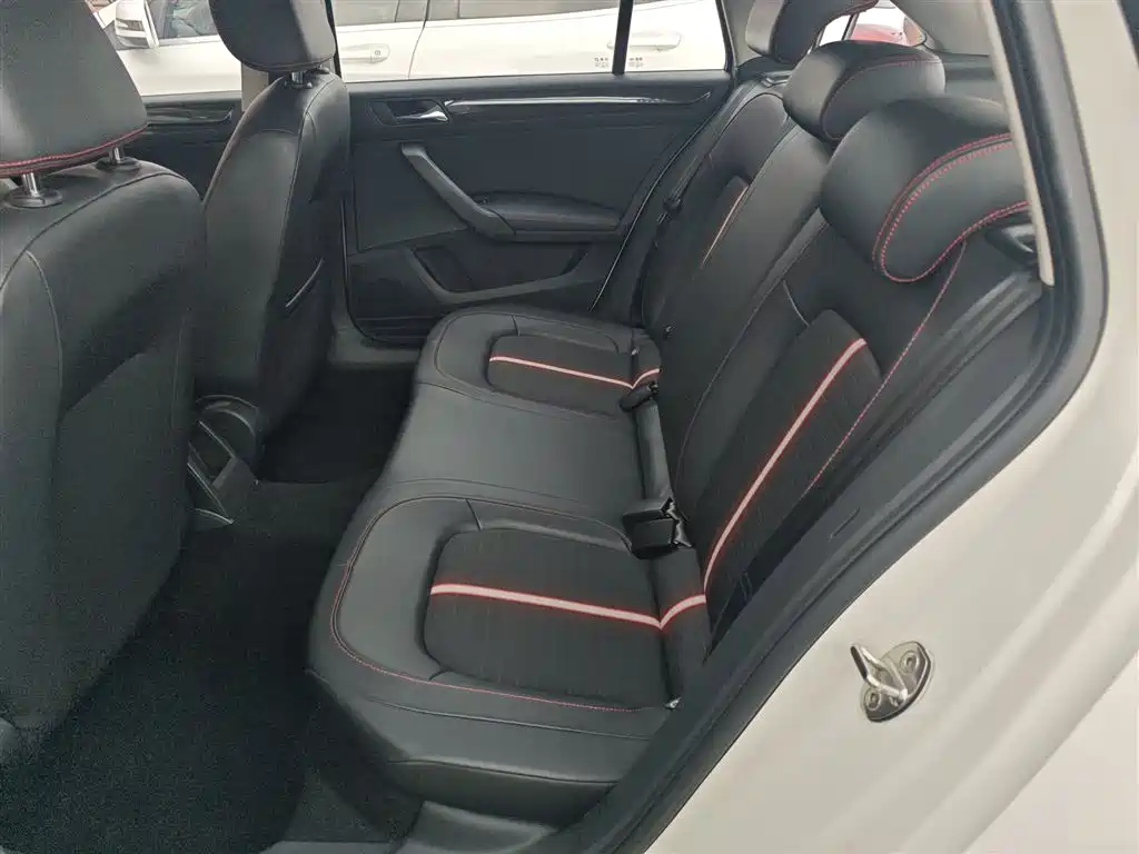Škoda Skoda Rapid Spaceback 2020 1.5L Auto Comfort фото 13