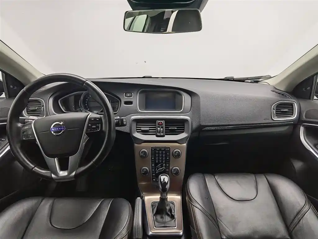 Фото 5 - Volvo V40