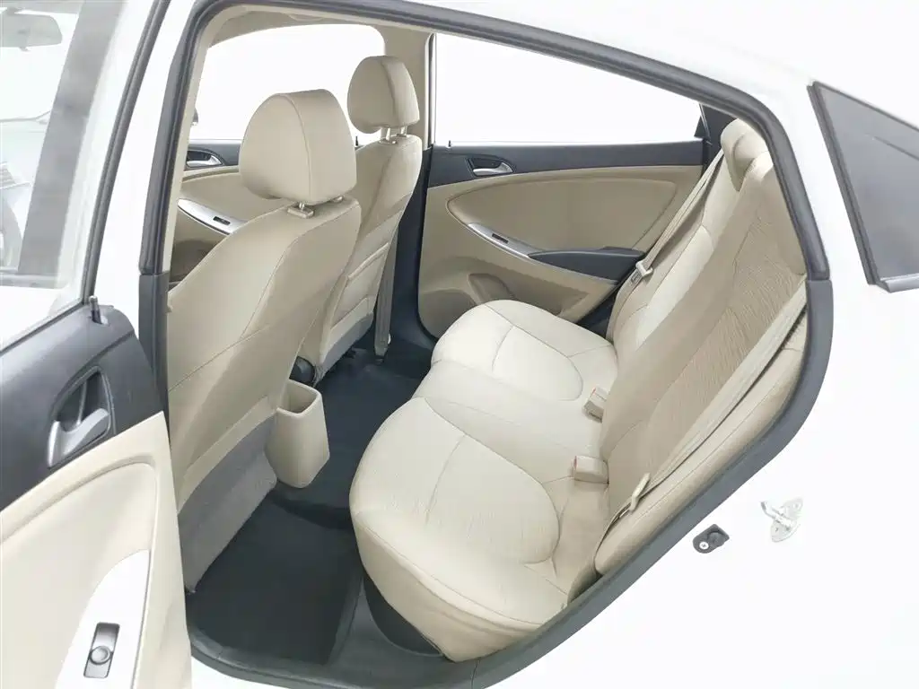 Hyundai Verna 2014 1.4L Automatic Smart GLS фото 15