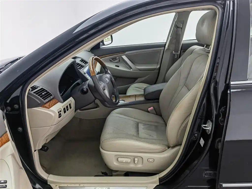 Toyota Camry 2011 240G Classic Anniversary Edition фото 10