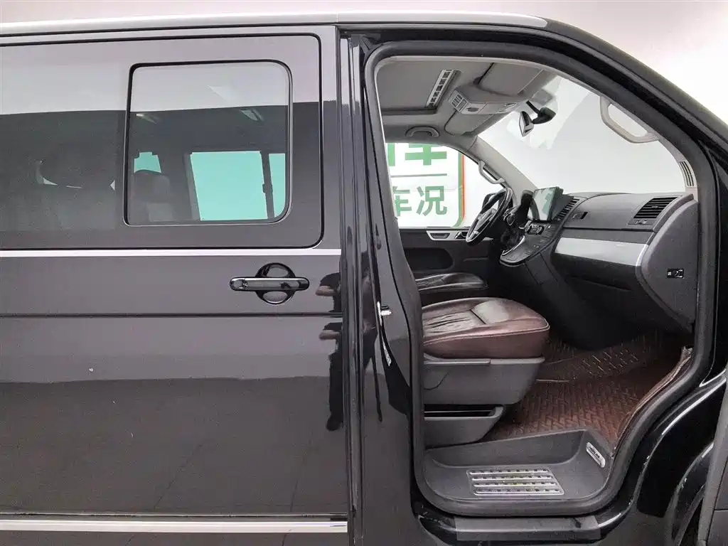 Volkswagen Multivan 2012 2.0TSI 2WD Luxury Edition фото 23