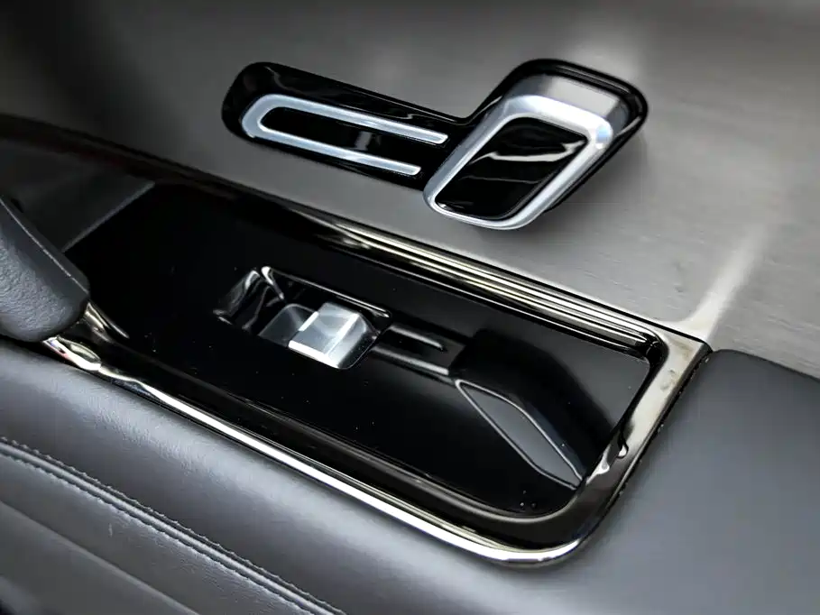 Land Rover Range Rover Sport 2025 400PS Hidden Edge Special Edition фото 26