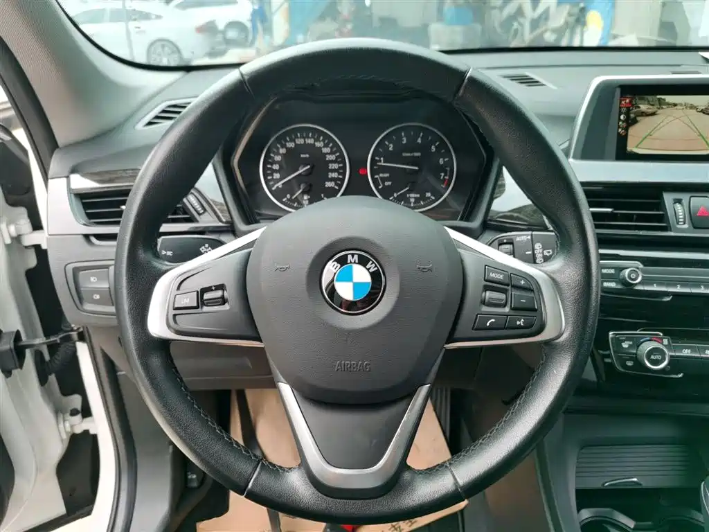 BMW X1 2018 sDrive20Li Leading Model фото 7
