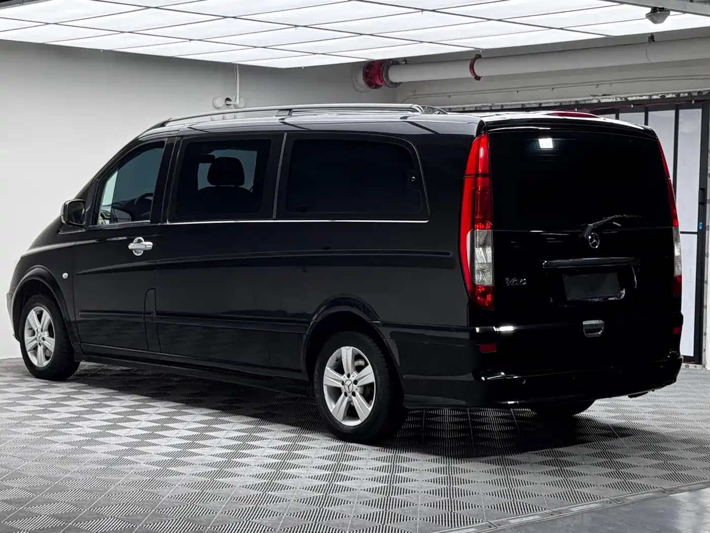 Mercedes-Benz Viano 2012 2.5L Premium Edition фото 7