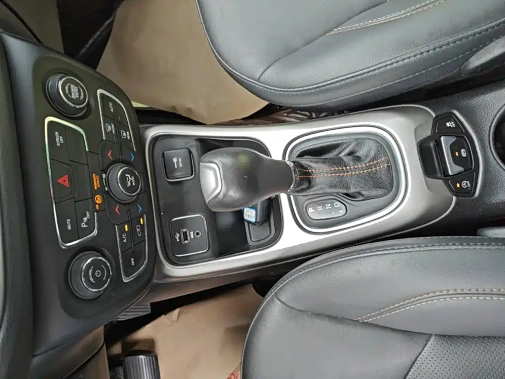 Фото 14 - Jeep Compass