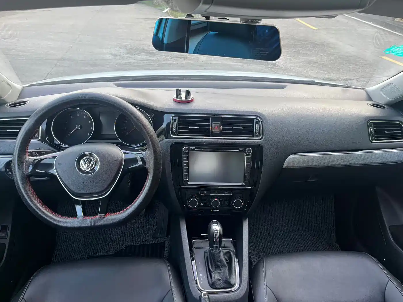 Volkswagen Sagitar 2015 1.6L Automatic Comfort фото 5