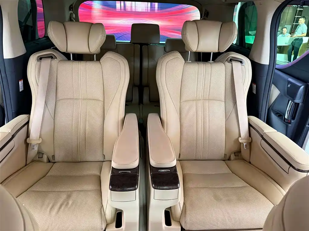 Toyota Vellfire 2021 Crown Hybrid 2.5L HV Premium Edition фото 24