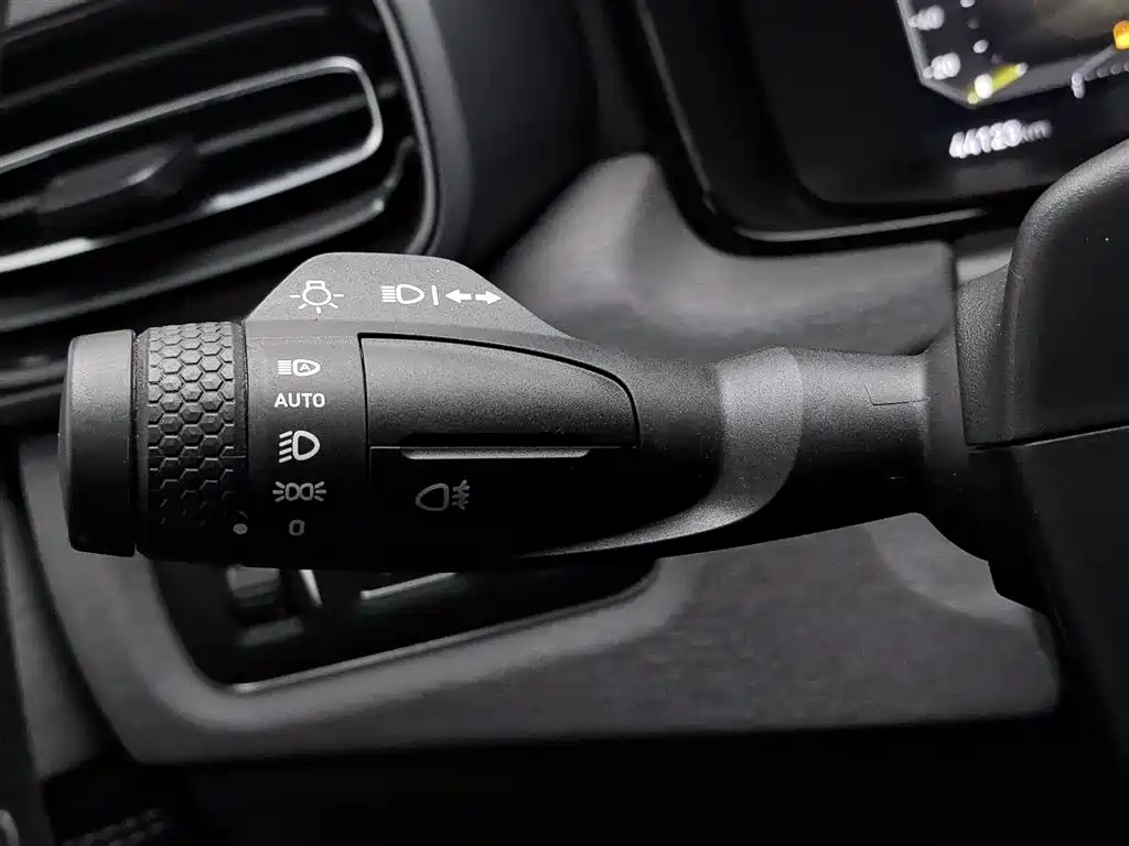 Lynk & Co 02 Hatchback 2022 2.0TD Pro фото 21