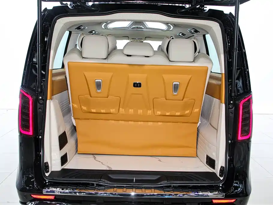 Mercedes-Benz Vito 2023 2.0T Elite 7-Seater фото 40
